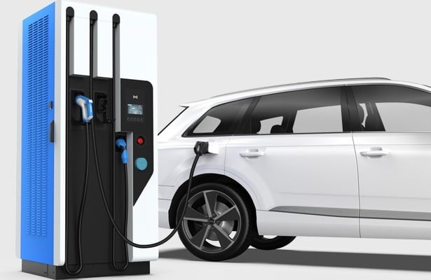 Fast electric vehicle charger with intermediate energy storage