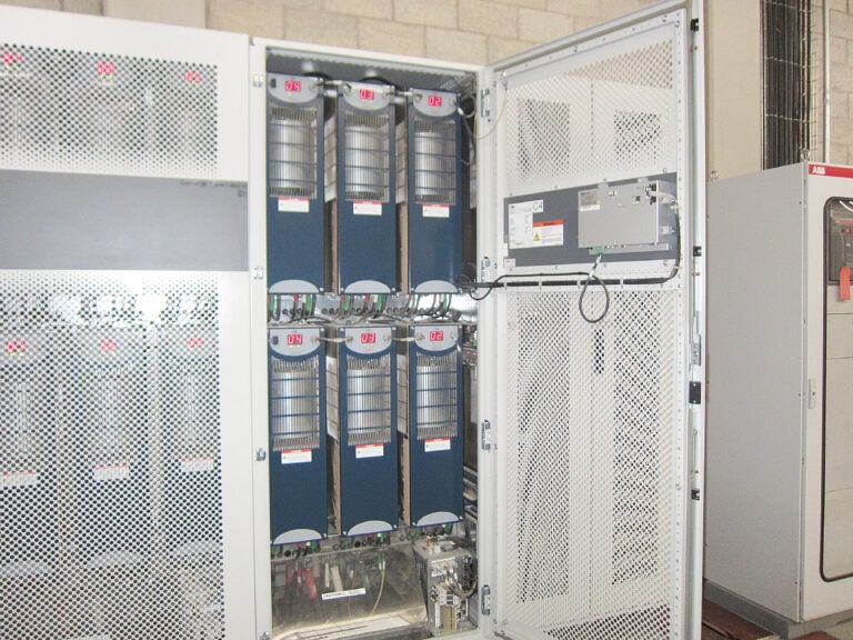 Back-to-back converter with grid-tied LCL filter